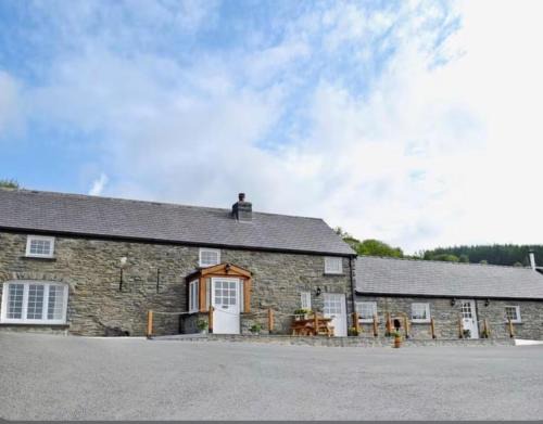 Serene Golygfar Cottage Retreat in Ystrad Meurig
