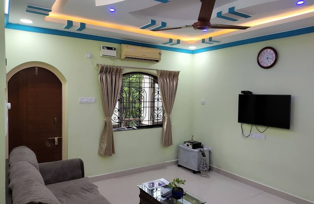 Serene Homestay is where you can relax enjoying beauty of Miramar beach a walkab