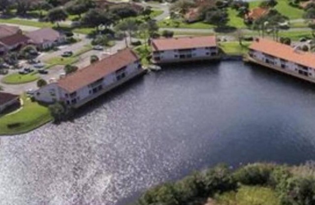 Serene Lakefront Escape