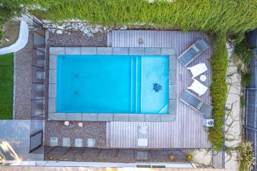 Serene Majestic Views & Walkable to Virtually All