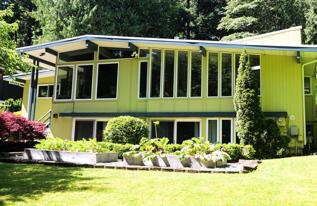 Serene Mid-Century Retreat