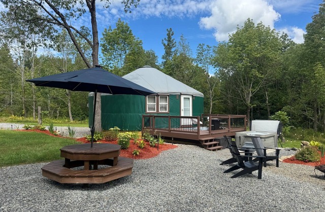 Serene Modern Yurt w/Wi-fi, Hot Tub and Mountain Views
