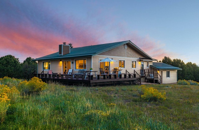 Serene Ranch Home-On Log Hill Mesa-Mountain Views & A/C STR2024-045