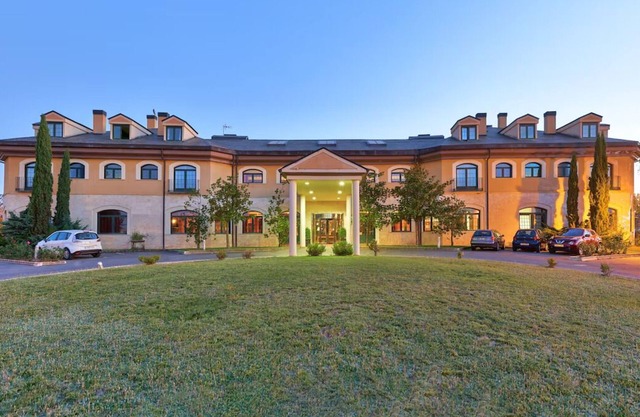 Serene Room with Stunning Views Near World Heritage Ávila