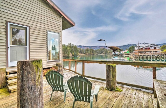 Serene Seldovia Cabin