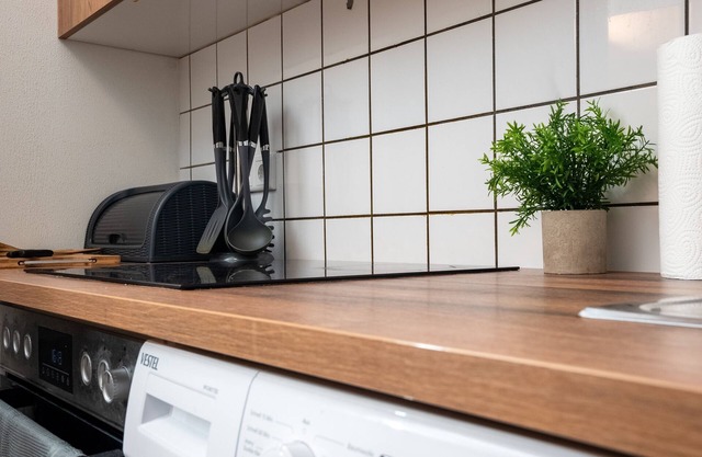 Serviceroom24 - Apartment 1 in Duisburg WLAN- Smart-TV - 24-7 check-in and kitchen