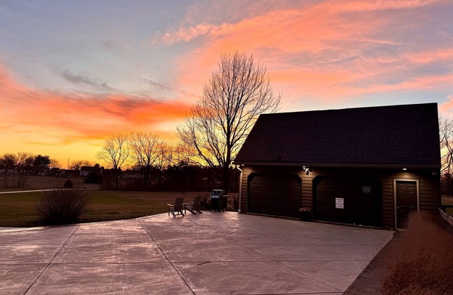 Set on peaceful 5 acres, 5 min. from town, Private Building