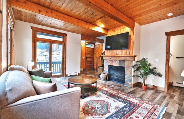 Settler's Ridge #7 - On Deer Valley Drive - Easy Walk/Shuttle to Skiing and Main St.