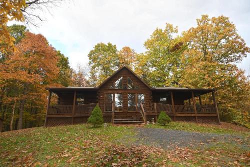 Seventh Heaven - Hot Tub, Pet Friendly, Grill, Wifi, Deck, Covered Porch, Family Friendly, Kid's Loft, King Bed