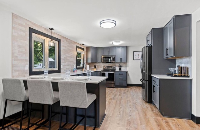 SGB2 -Lambeau Field Backyard, Entertainment Garage