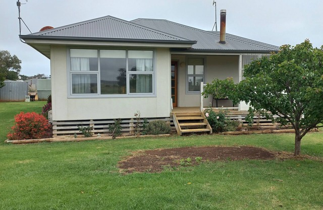 Shaw View Cottage,nBeautiful cosy cottage central to many tourist destinations