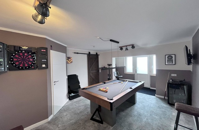 Shed 30 near Hamburg between the seas. Billiards, darts, sauna, very luxurious