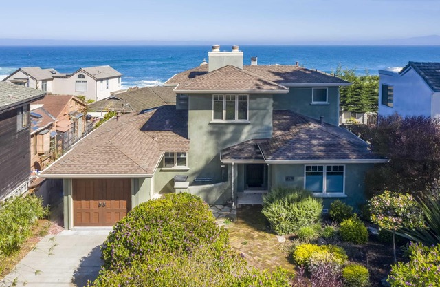 Shell's Treasure: Fully Updated Three bedroom home with Ocean Views