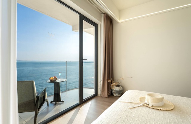 Shenzhen White House Sea View Resort