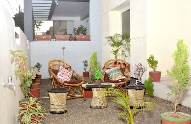 Shivoham Homestay| Your Private Bungalow| Luxe and Cosy 2BHK with Parking & Lawn