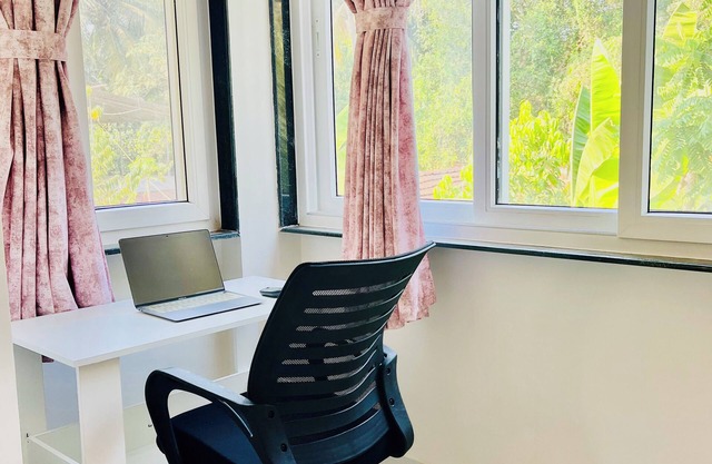 Shore & More : Charming 2-bedroom apartment with AC, WiFi in tranquil Benaulim