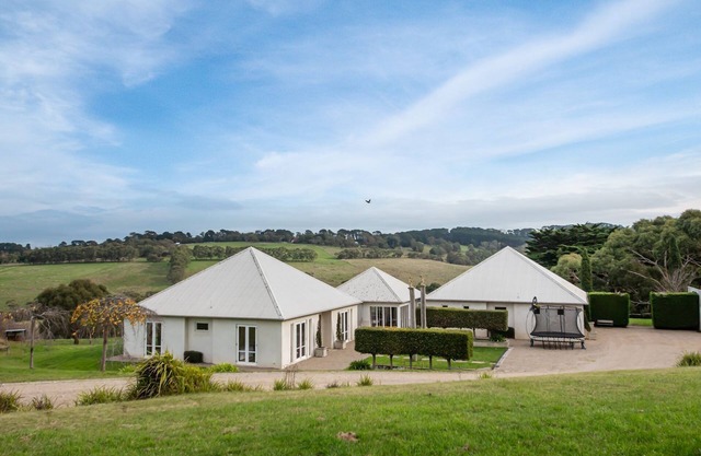 Shoreham Homestead Walk to Vineyards