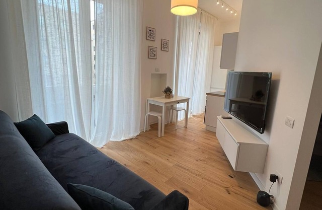 SHORT RENT. Within walking distance of the famous Piazza De Ferrari and Via XX Settembre.
