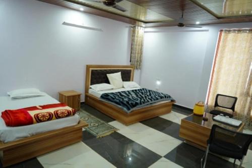 Shri Anand Hotel Berinag Shahgram with Parking included