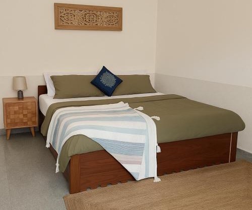 Shri Radha Madhav Athiti Bhawan Jatipura Govardhan Parikrama marg