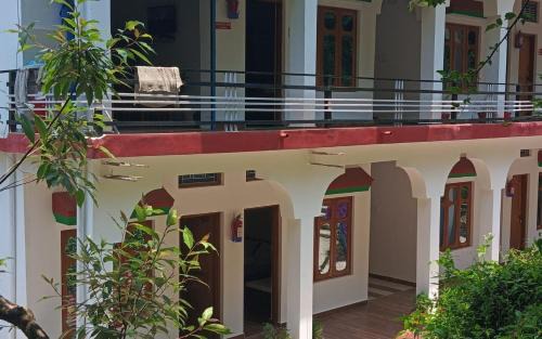 Shri Sher Palace by StayApart