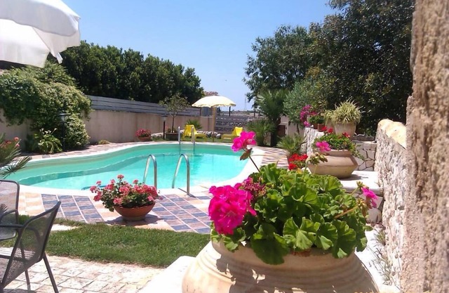 Sicily - Typical holiday villa with swimming pool 6 Pax
