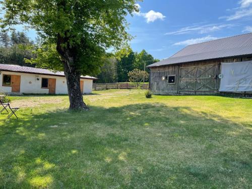 Siedlisko Barycz Kolonia, Dom całoroczny na wyłączność - 50 m2 6 osobowy z 2 pokojami, teren 2 hektary wśród lasów i łąk