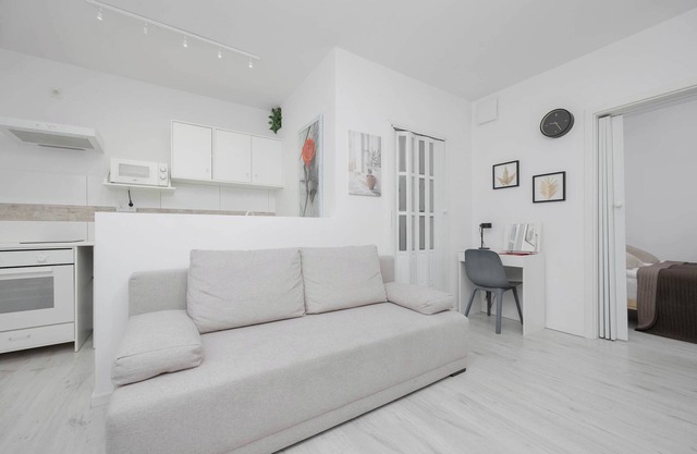 Sierakowskiego 25A | Bright Apartment | Parking