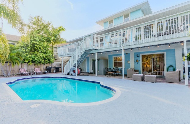 Siesta Key Exclusive Beachside Compound: 3 Units - 100 ft to the Sand