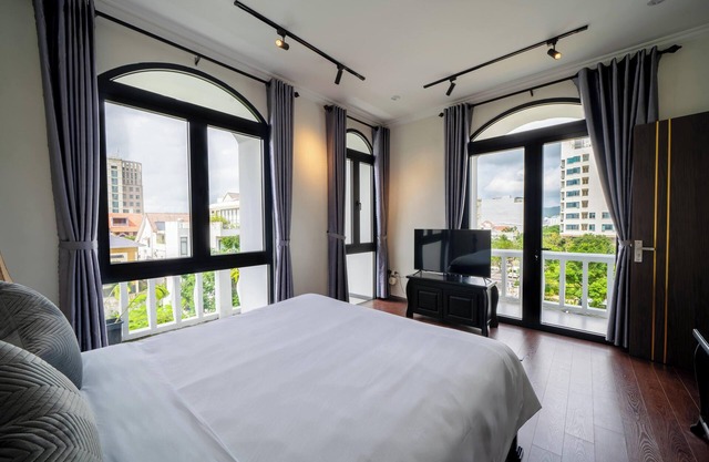 Sila Vana Villa - Spacious 7-bedroom villa with AC, WiFi in enchanting Đà Nẵng