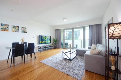 Silk Valley - Luxury 1B with Direct Beach Access