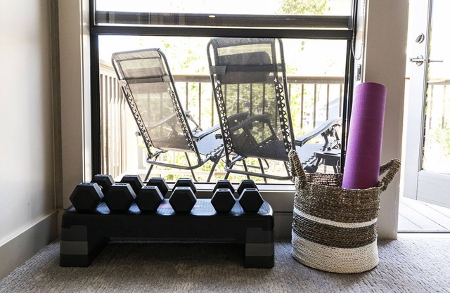 Silver Cliff Condo - Steps to PC Skiing and Old Town, Slps up to 10