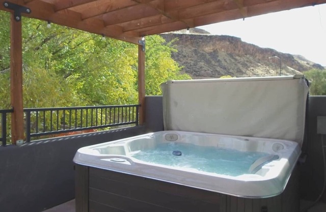 Silver Reef Mine | Ball Pit & Hot Tub