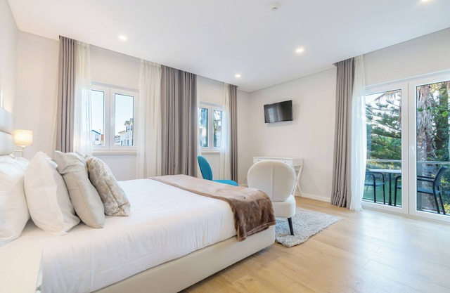 Silver Seahorse Garden Retreat