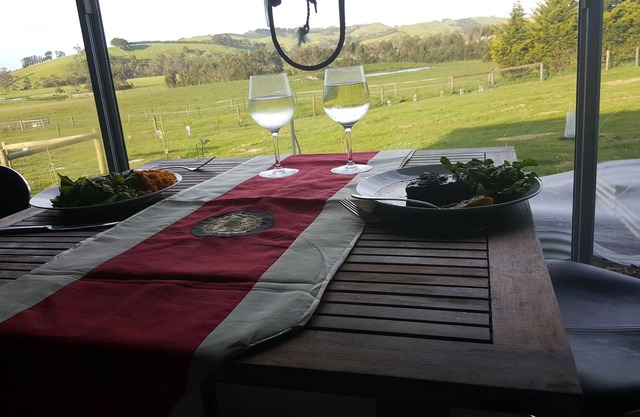 Silverbirch Cottage is only 500 meters fro the centre of Loch