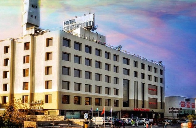 SilverCloud Hotel and Banquets