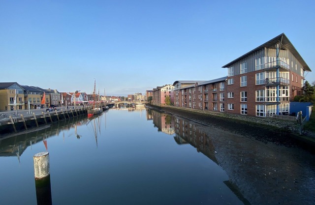 Simmerdeis at the harbor with exclusive sea view