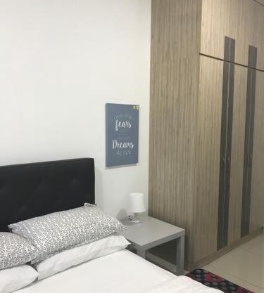 SINGGAH Putrajaya - 3 Bedrooms with Pool and KL View