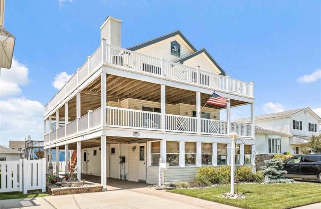 Single-family home with private fenced in heated POOL? North Wildwood