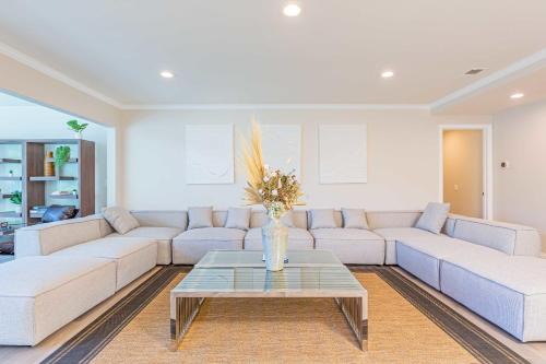 Single Level House with view and pool