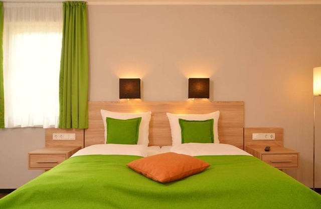 Single room COMFORT, shower, WC - The Crass: wine-business-hotel