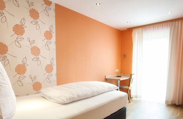 Single room, shower / WC, comfort - Hotel-Restaurant Haus Hubertus