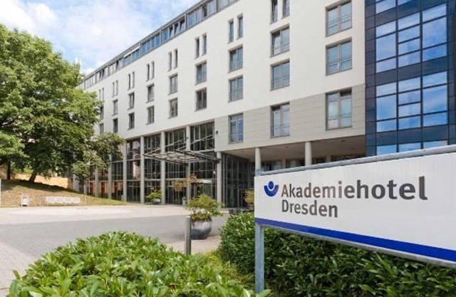 Single room, shower or bath, WC - Akademiehotel