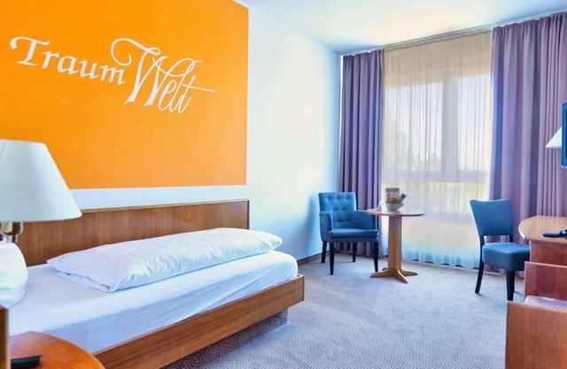 Single room, shower, WC - Hotel Sportwelt Radeberg