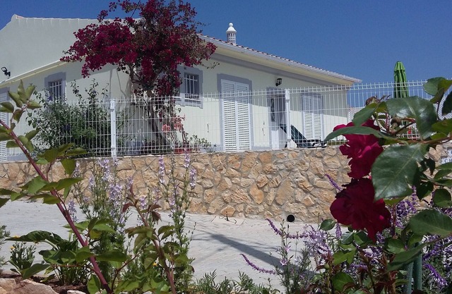 Single storey house 10km from Faro