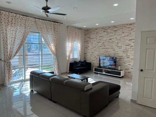 Sitiawan Homestay Entire Semi D house