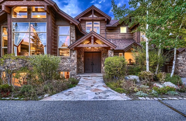 Ski In/Out, Every room an En Suite. Location!