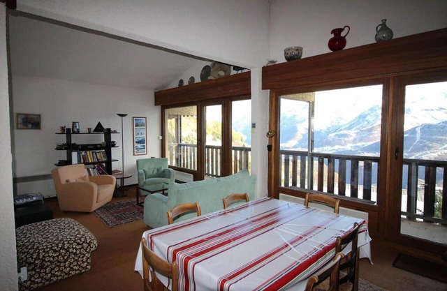 Ski-in/ski-out & foot of the slopes, 2nd floor, view panoramic, balcony, tv, ski locker, 55m²