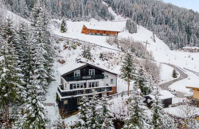 Ski-in/Ski-Out in prime location in attractive Badgastein.