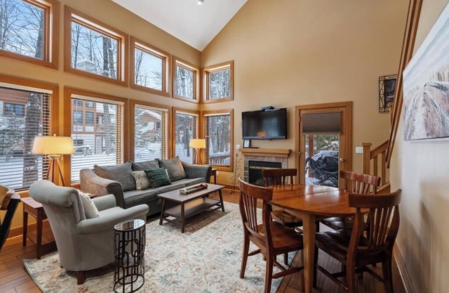 Ski Lodge at Boyne Mountain! Sleeps 18, perfect for families/large groups